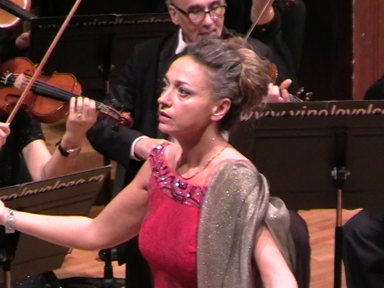 Monica Luezas în concert-Filarmonica Rm Vâlcea-foto p.cickirdan